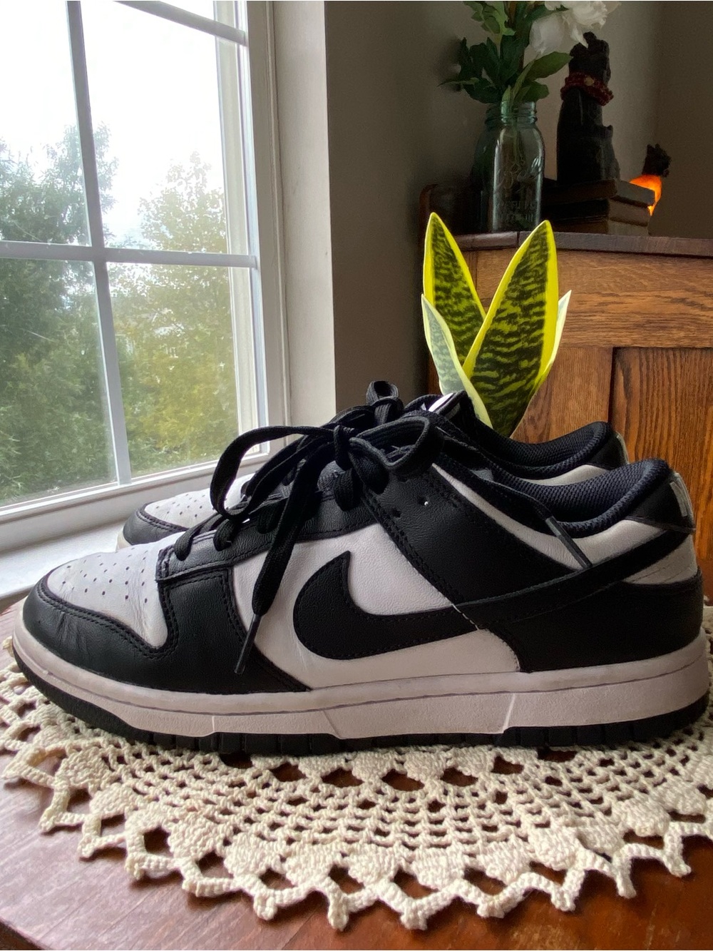 Nike Panda Dunks Black/White Low-Top Sneaker Womans Size 8.5 EUC